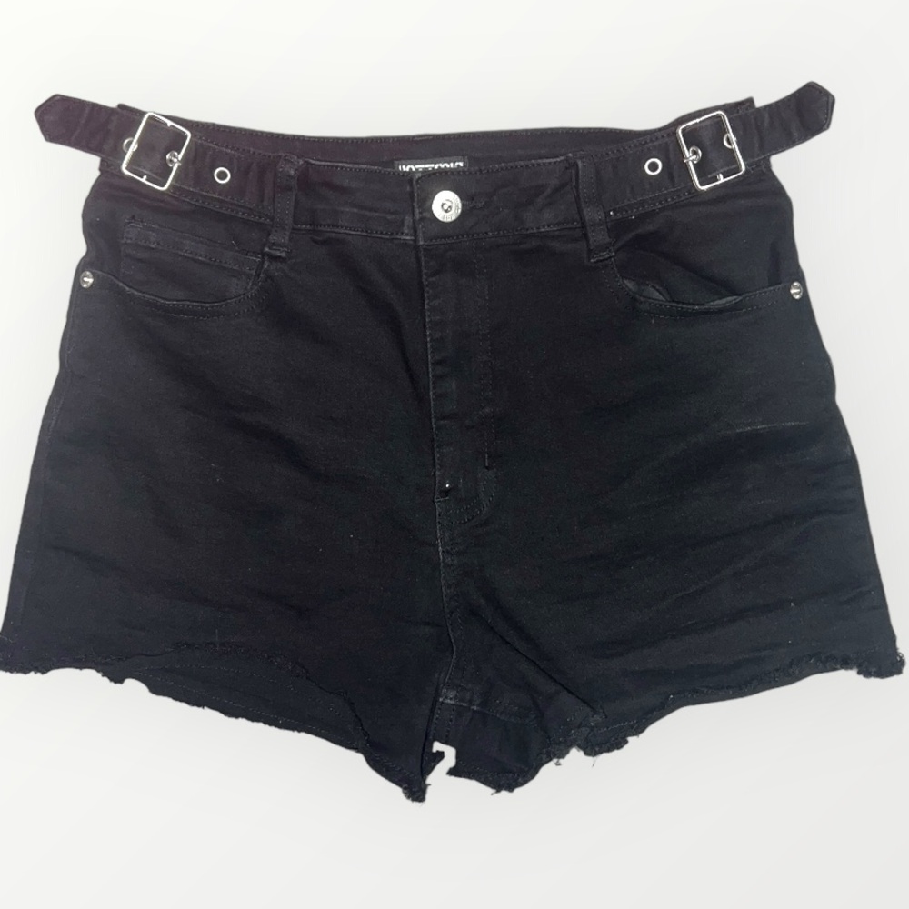Hot Topic Black Shorts‎